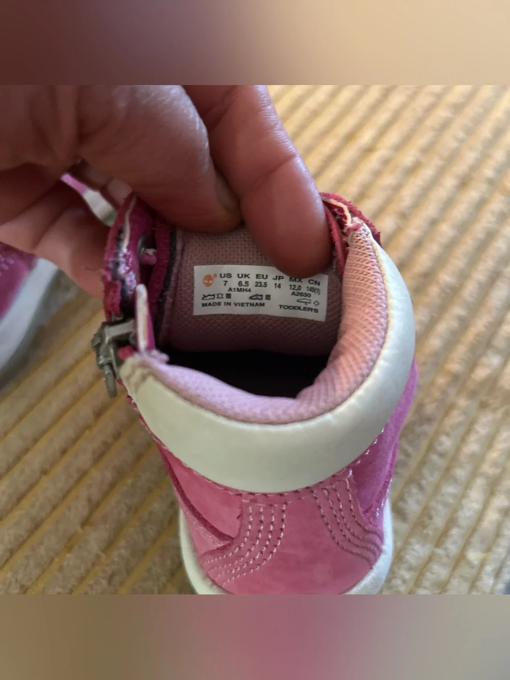 Kids timberland Pink Suede Lace-Up Boots